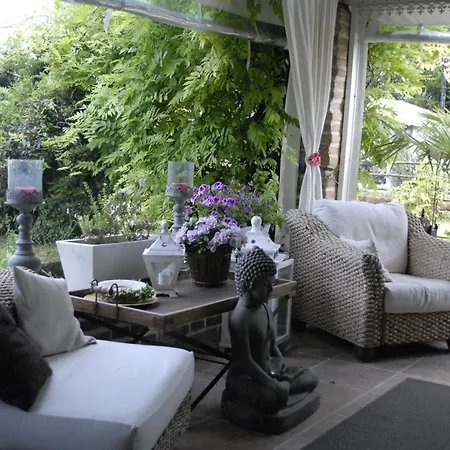 Abracadabra לינה וארוחת בוקר