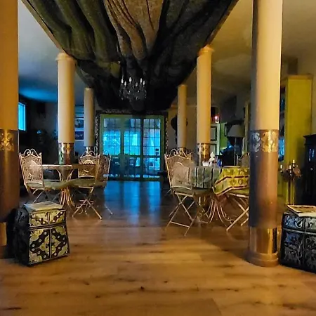 לינה וארוחת בוקר Abracadabra 3*